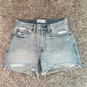 Abercrombie mid rise boyfriend shorts